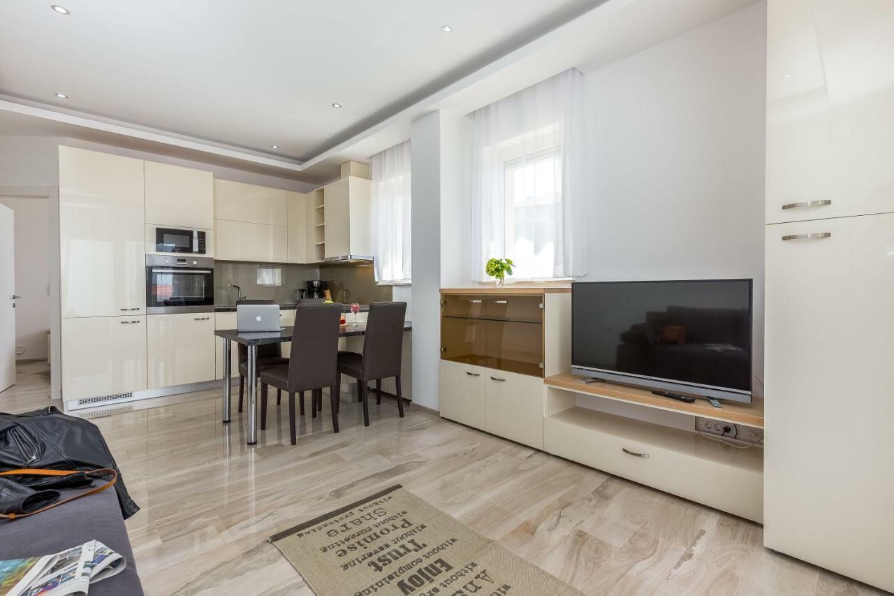 Luxury Apartments Kostrena With Pool מראה חיצוני תמונה
