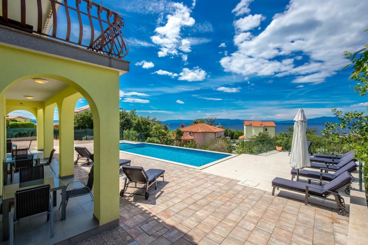 Luxury Apartments Kostrena With Pool מראה חיצוני תמונה