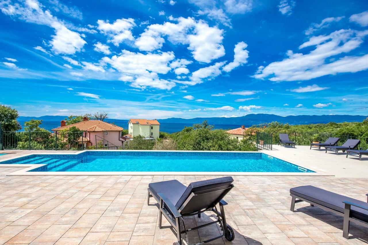 Luxury Apartments Kostrena With Pool מראה חיצוני תמונה