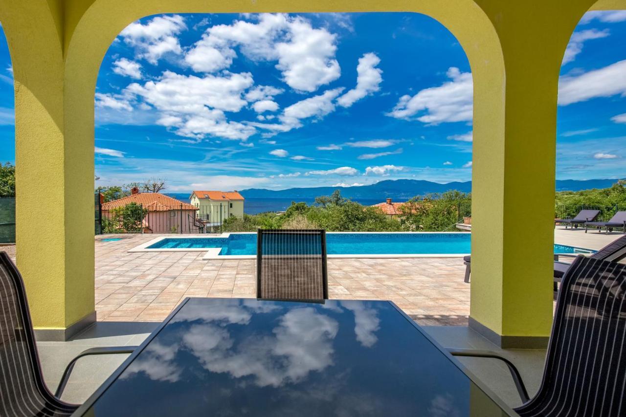 Luxury Apartments Kostrena With Pool מראה חיצוני תמונה